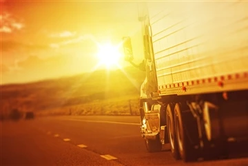 Vara este aici: Cum pot economisi bani pe drum șoferii de camion?