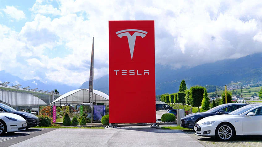 Tesla intenționează să lanseze FSD în China