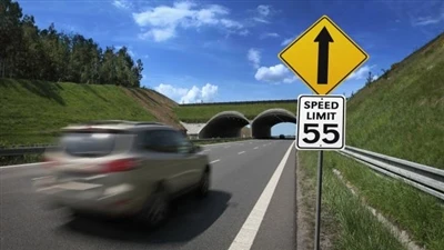 California respinge proiectul de lege privind limitatoarele de viteză ale veh...