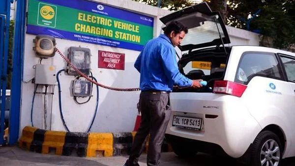 India va stabili un plafon pentru scutirile de taxe de import pentru investiț...